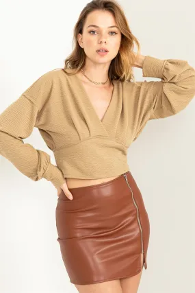 HF23F275-V-NECK KNIT CROP TOP